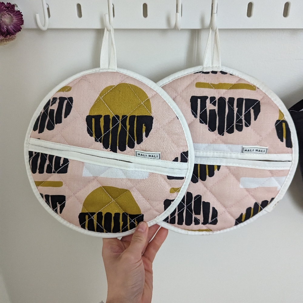 Hali Hali pot holders, set of 2